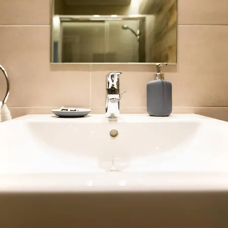 Toni's Syntagma, 1 Min From Metro Station Apartment